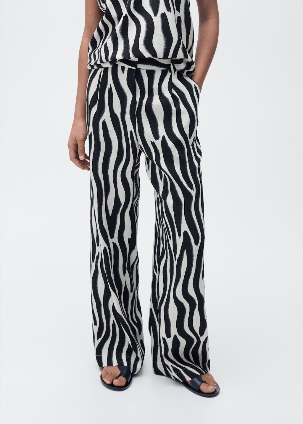 Pantalon-Nikita-negro
