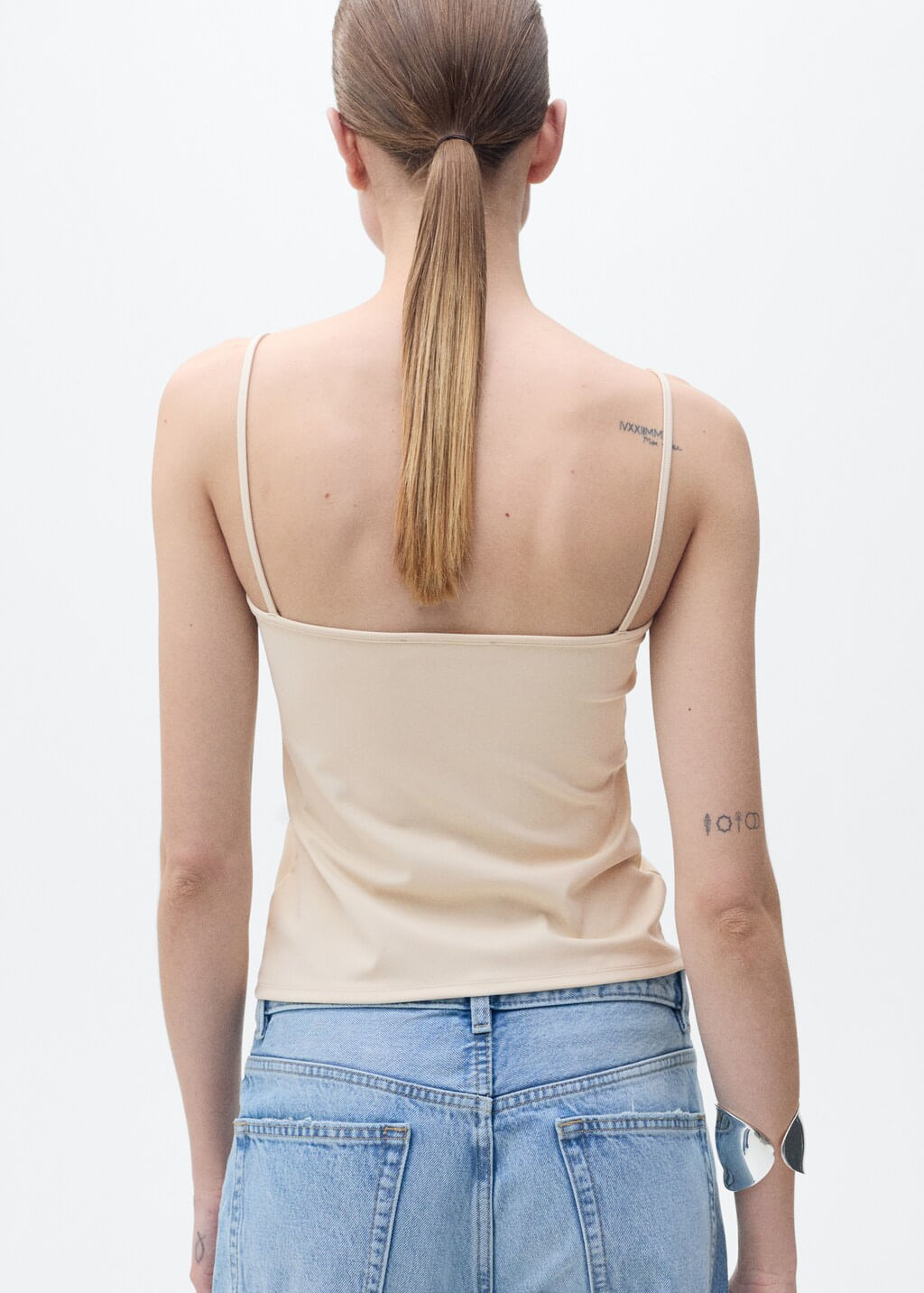 Top-Bacara-off-white