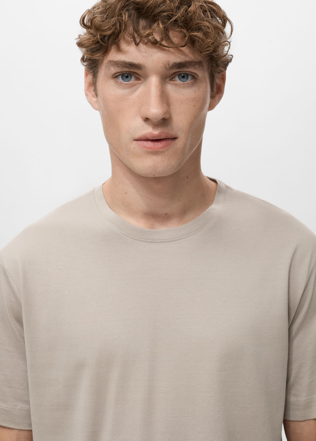 Camiseta-Bellow-arena