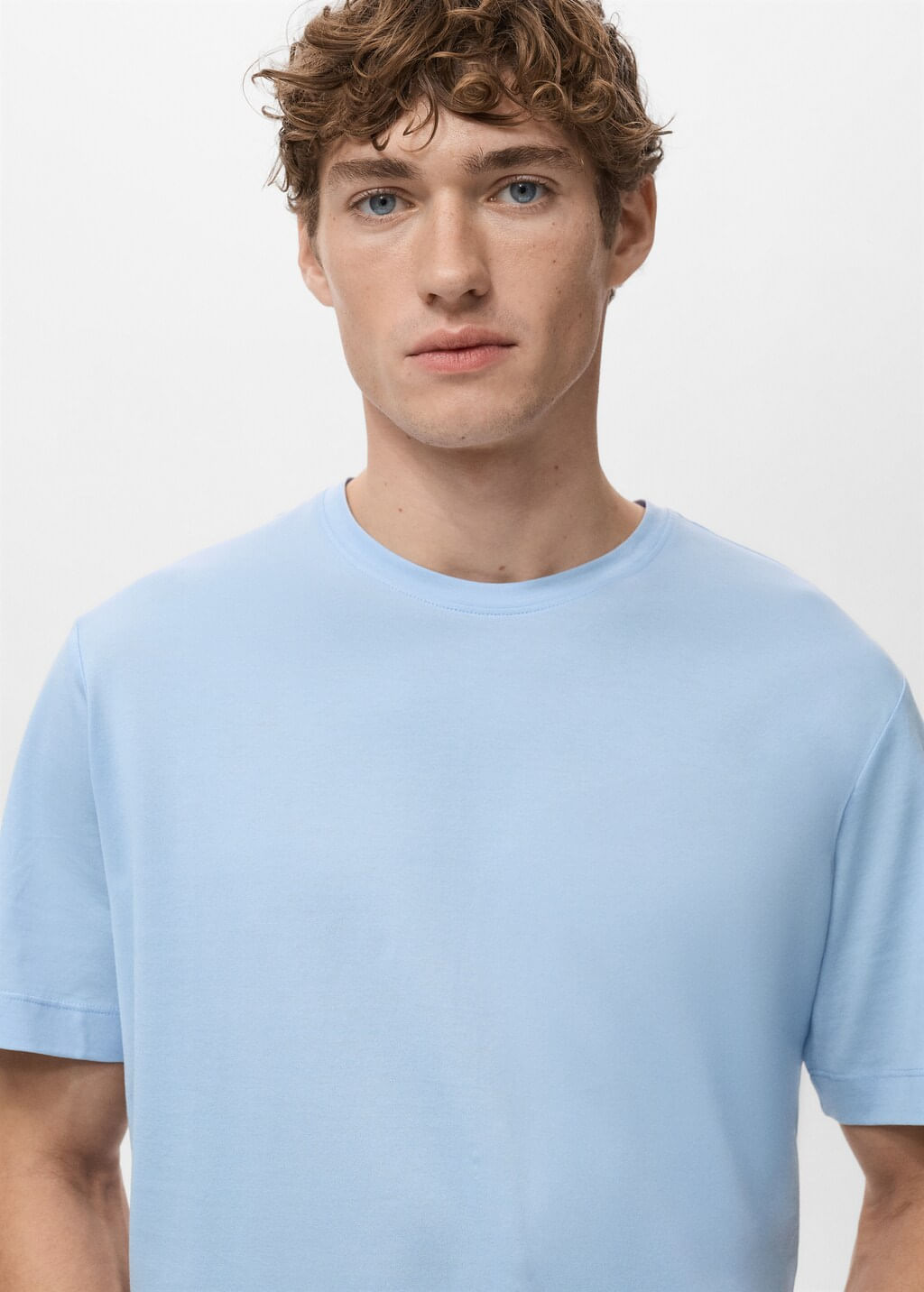 Camiseta-Bellow-celeste