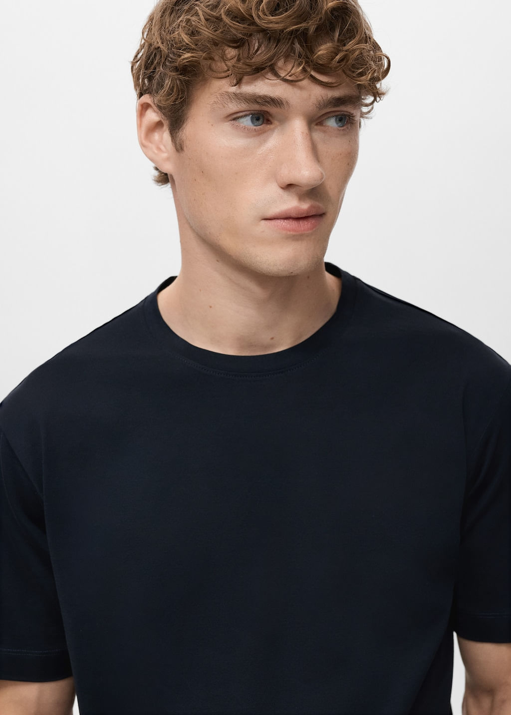 Camiseta-Bellow-navy