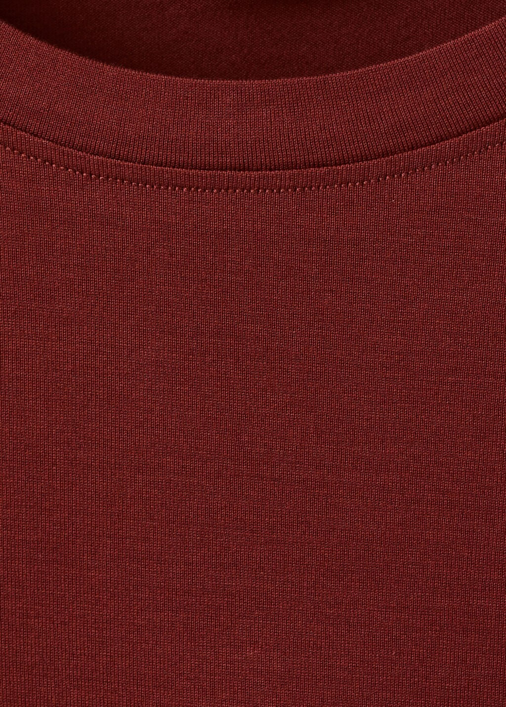 Camiseta-Bellow-cereza