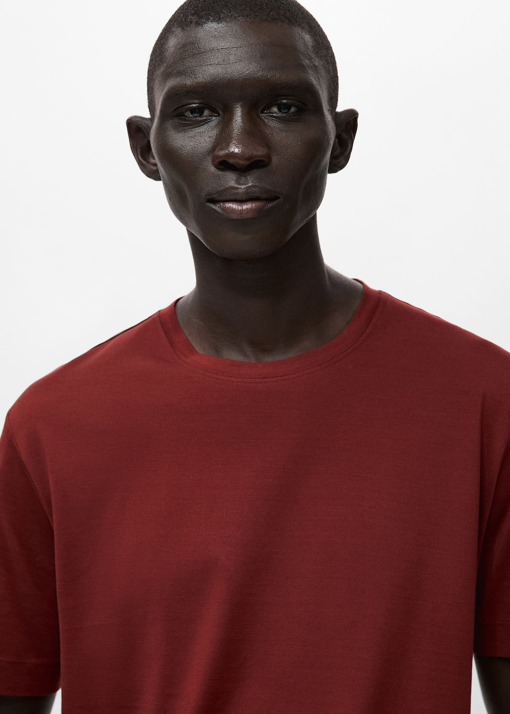 Camiseta-Bellow-cereza