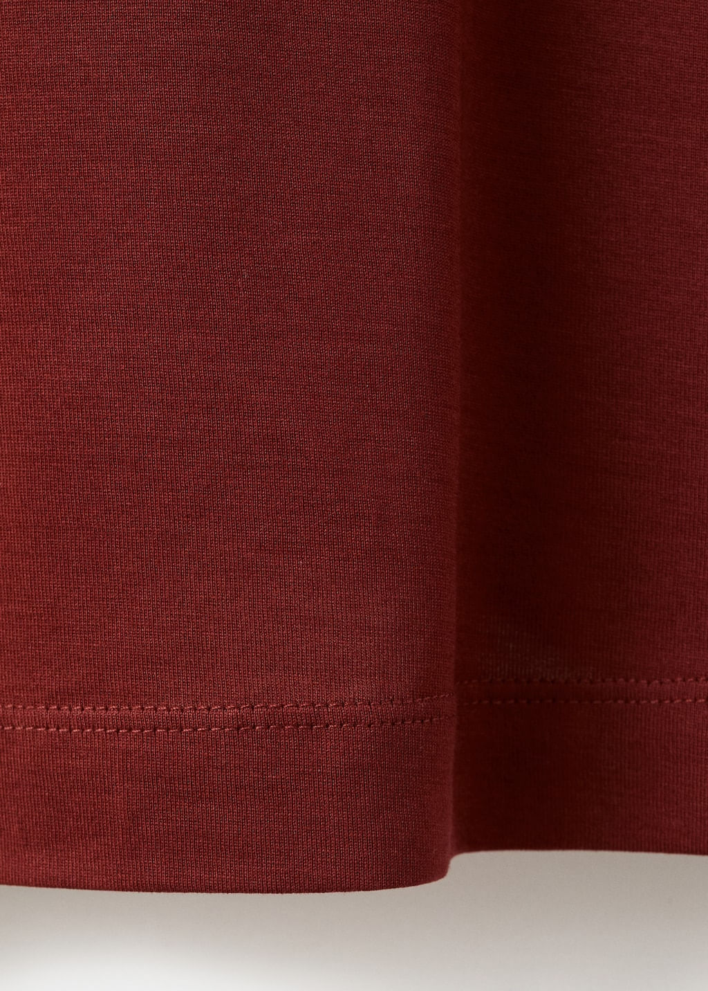 Camiseta-Bellow-cereza