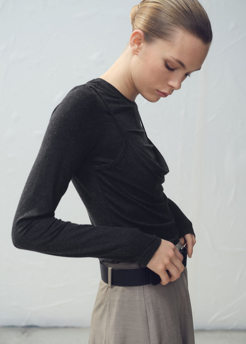 Camiseta-Nilo-gris-oscuro-vig.