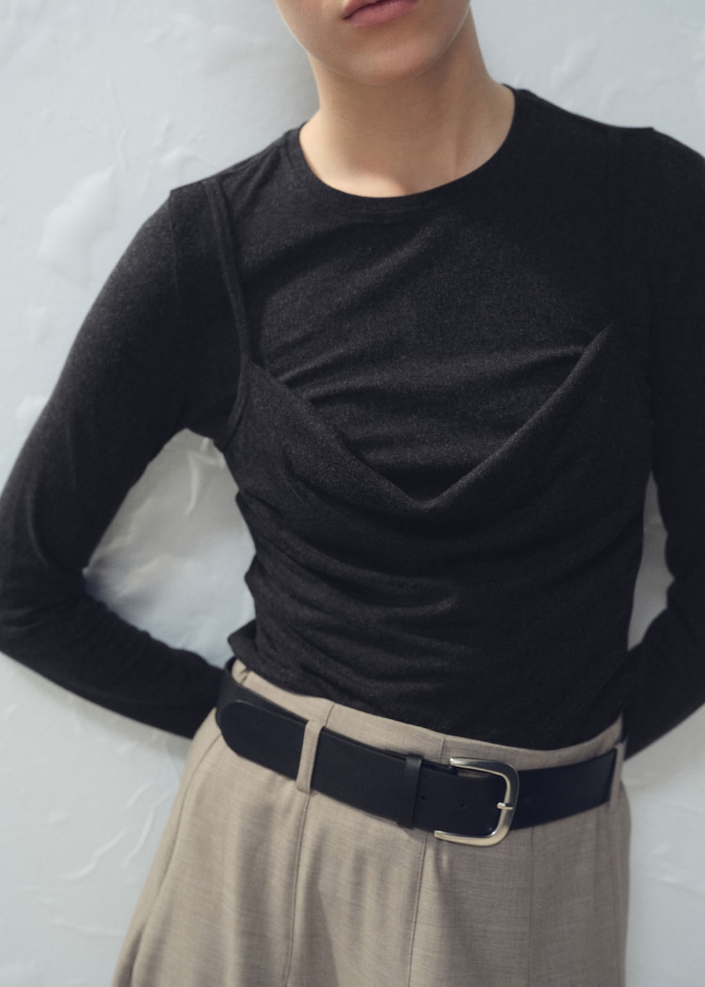 Camiseta-Nilo-gris-oscuro-vig.