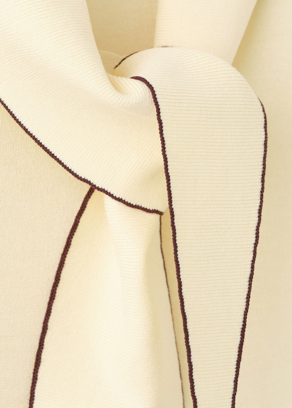 Top-Bert-amarillo-pastel