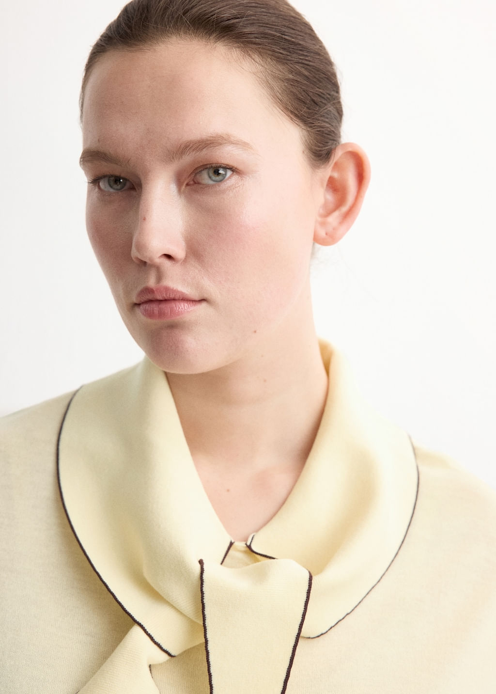 Top-Bert-amarillo-pastel