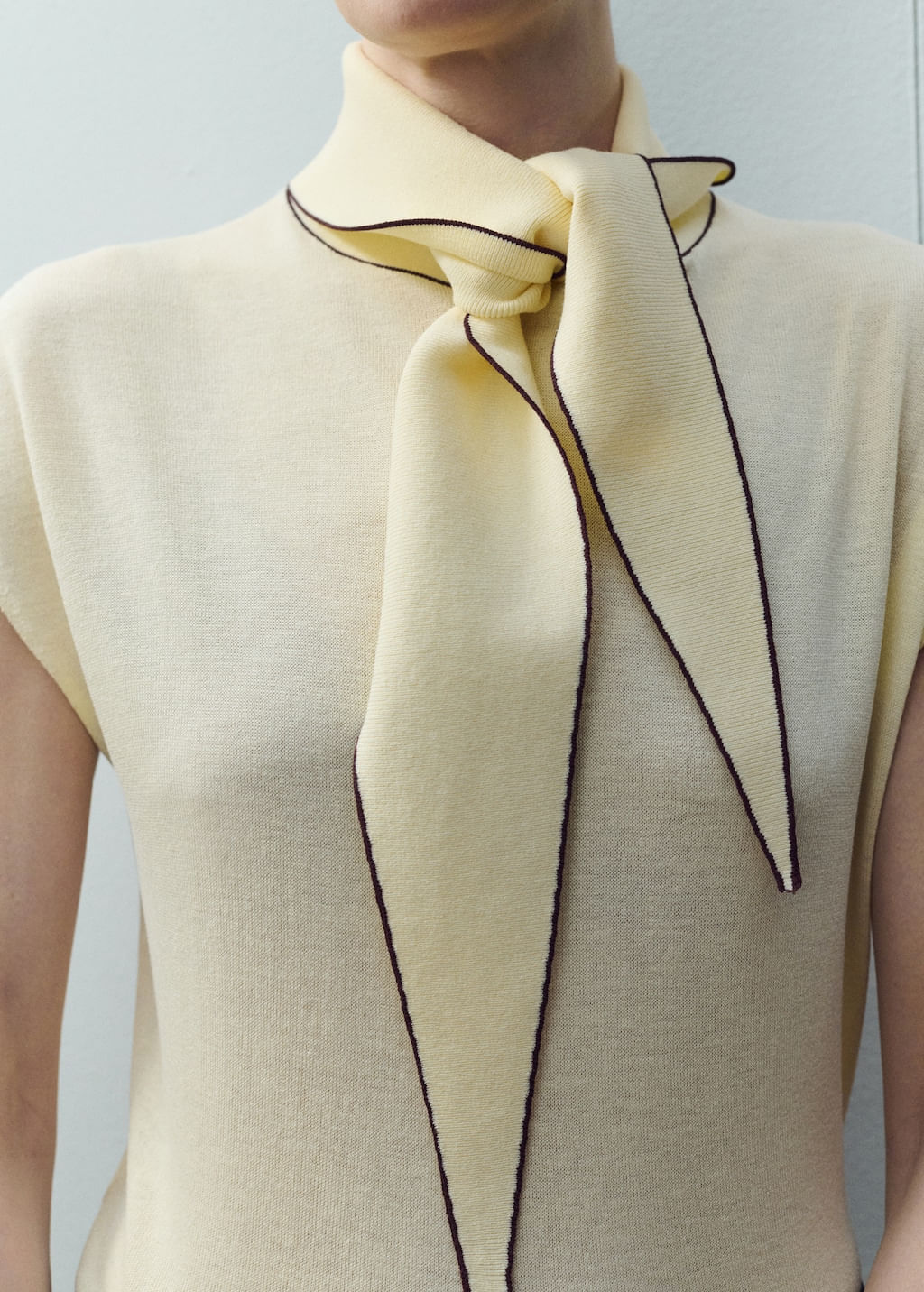 Top-Bert-amarillo-pastel