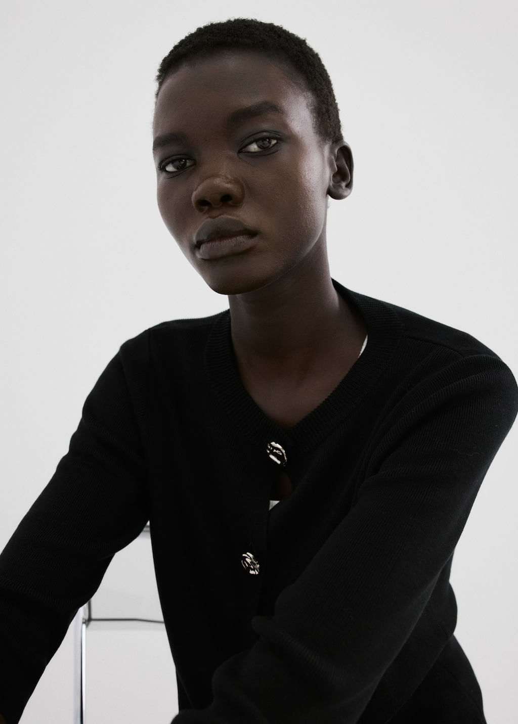 Cardigan-Goldbota-negro