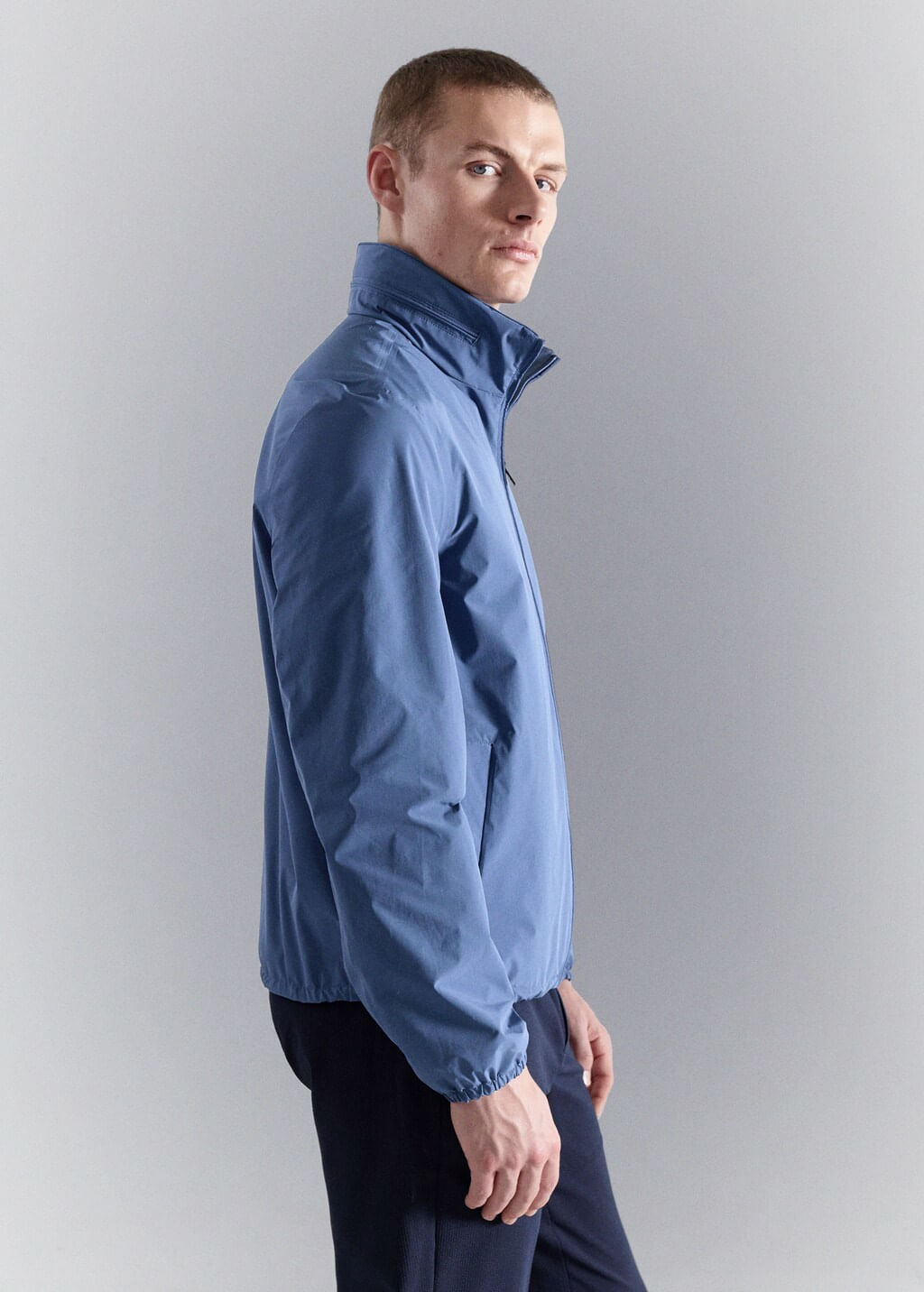 Chaqueta-Cosmos-azul-electrico