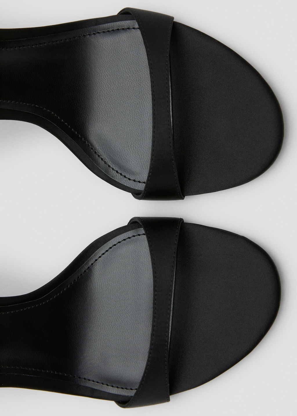Sandalia-Clark-negro
