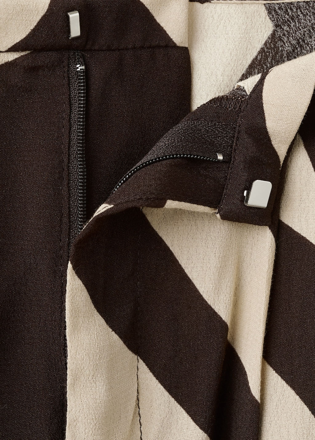 Pantalon-Cuca-marron