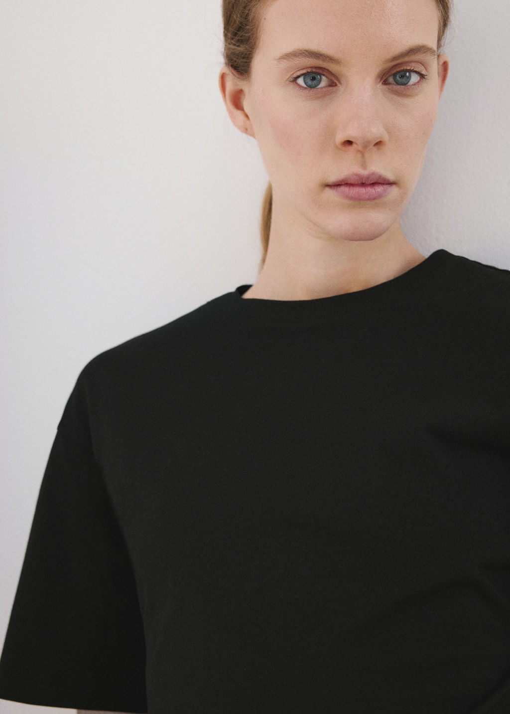 Camiseta-Magnolia-negro