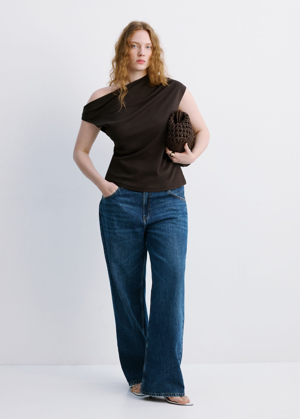 Camiseta-Juline-chocolate