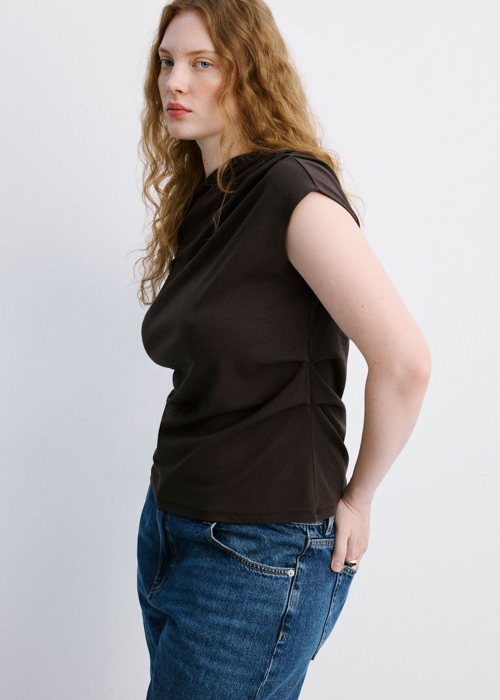 Camiseta-Juline-chocolate