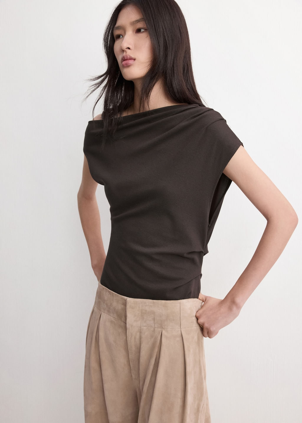 Camiseta-Juline-chocolate