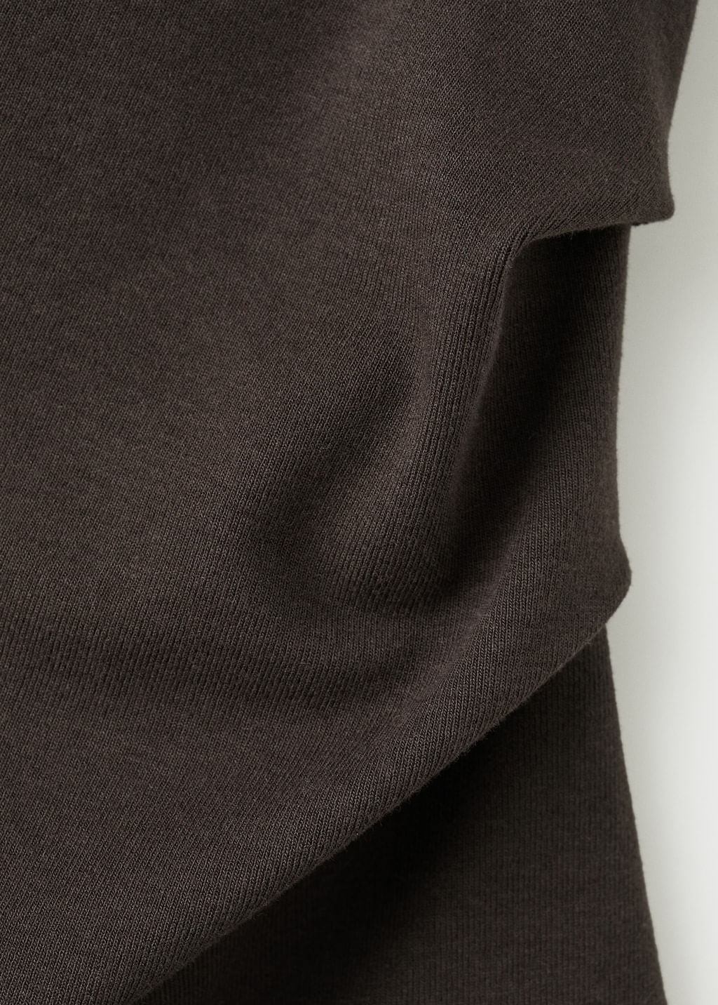 Camiseta-Juline-chocolate