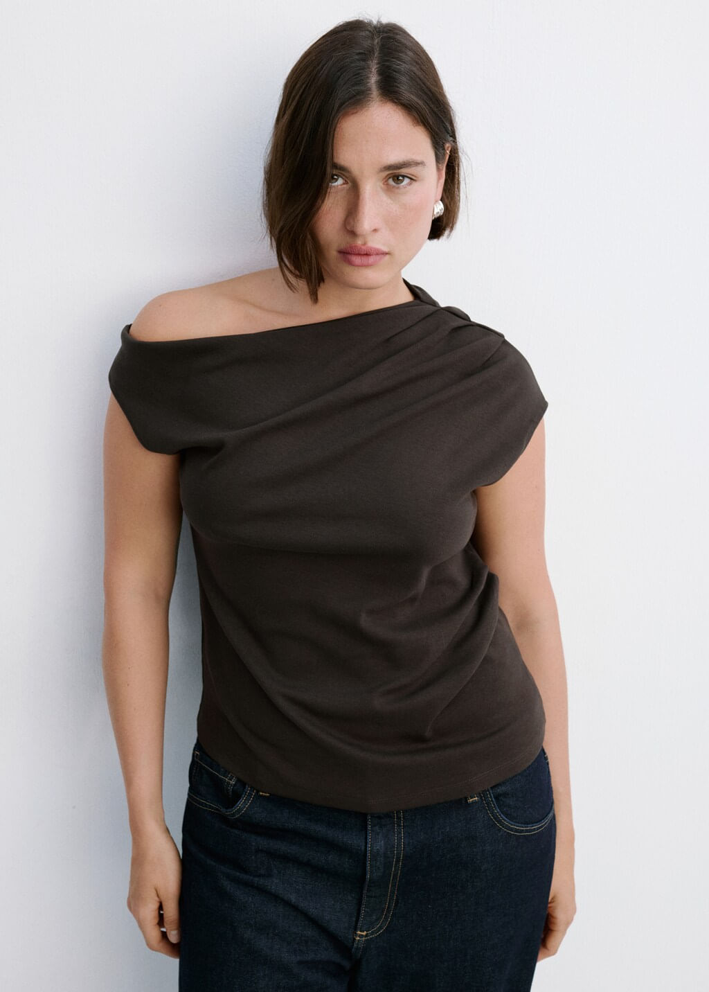 Camiseta-Juline-chocolate
