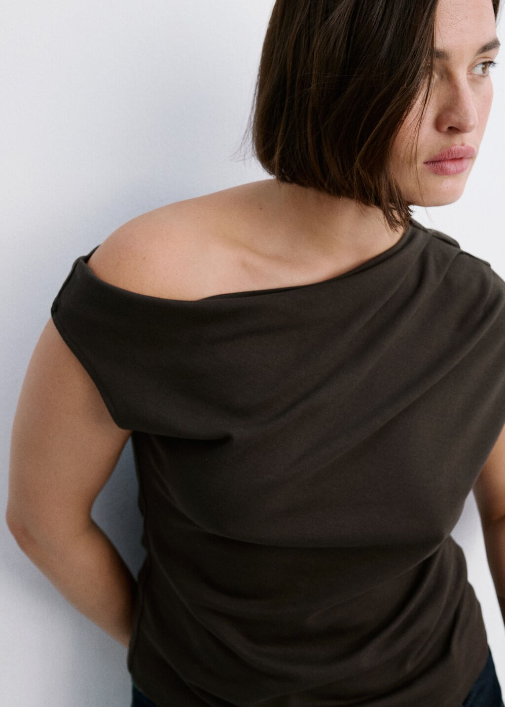 Camiseta-Juline-chocolate