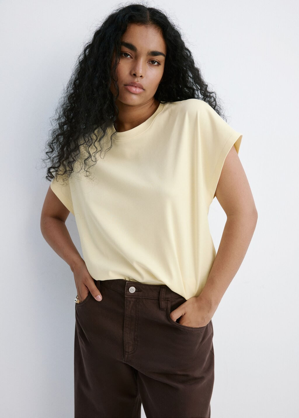 Camiseta-Sevilla-amarillo-pastel