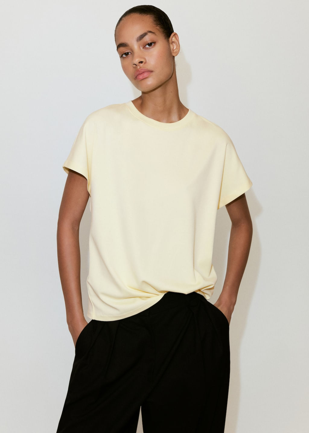 Camiseta-Sevilla-amarillo-pastel