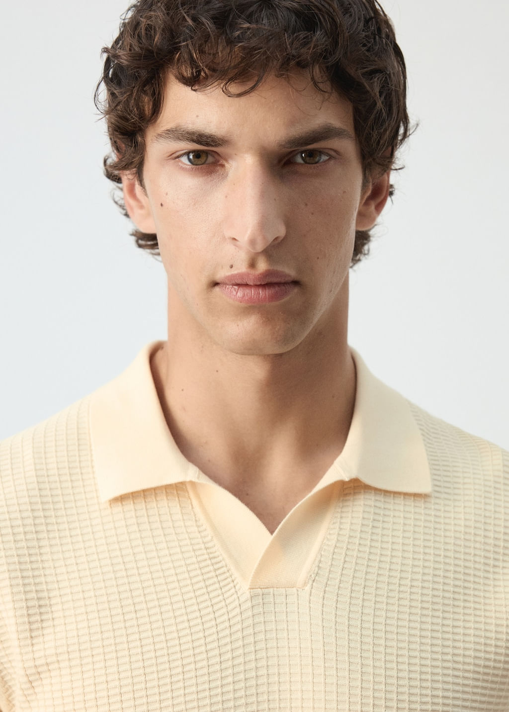 Polo-Fluid-amarillo-pastel